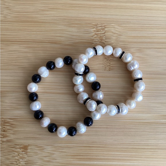 Bracelets: Genuine Pearls and Onyx - Picture 1 of 2